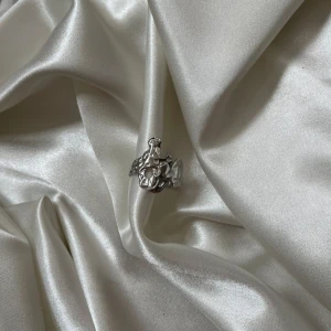 Tyra ring  - 55kr/st, Justerbara och rostfria vilket innebär att de inte färgar av sig eller tappar färg 🙌🏼beställ via Plick eller Ebnorth.quickbutik.se 💞