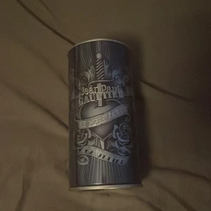 JPG Le male Lover - Hej! Säljer dennna Jpg som är köpt på kicks i västervik för 1400. Det är lite mer en 100 ml kvar i den😊Den är inte gammal. För mer frågor, skriv till mig!