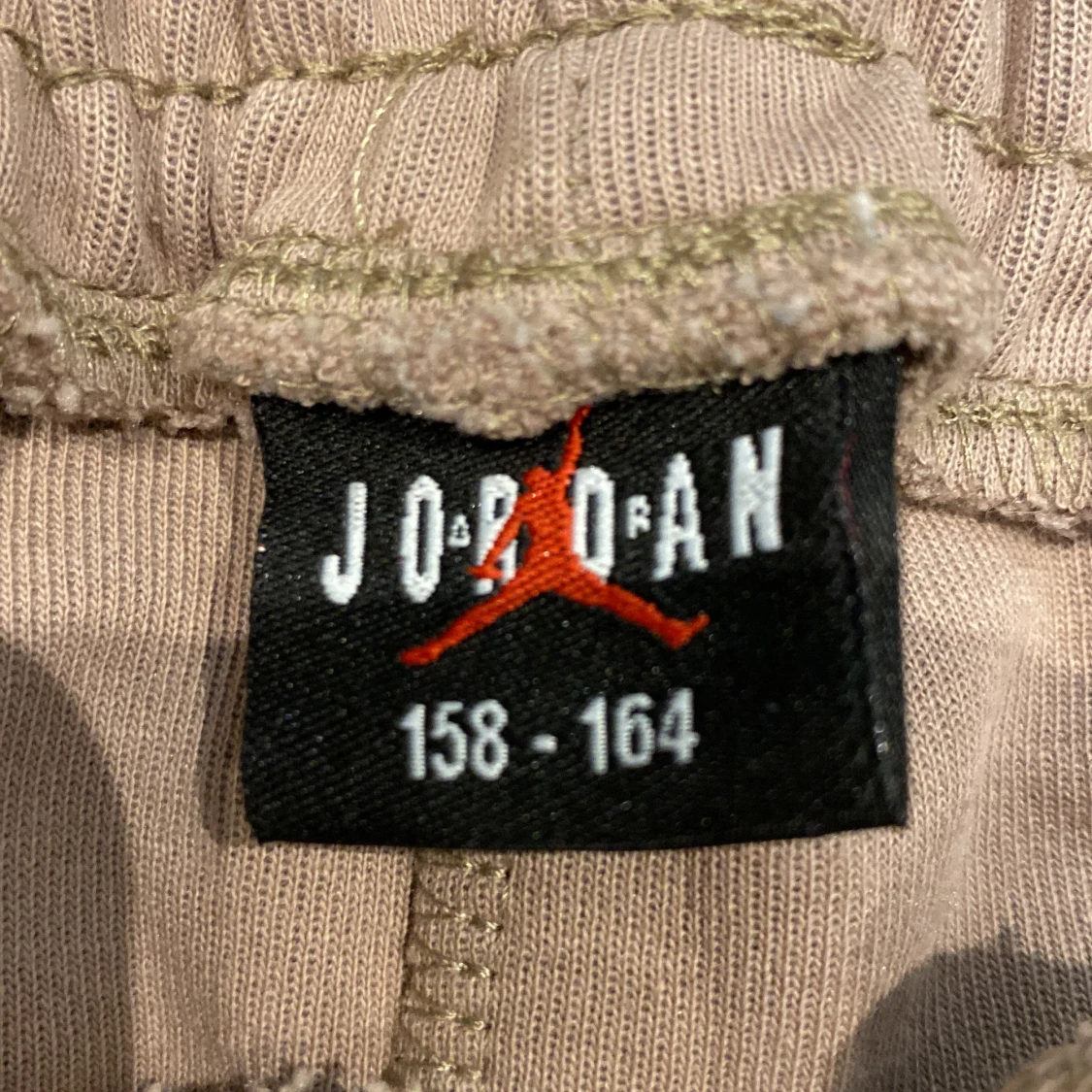 Beige hoodie och byxor från Jordan - 92