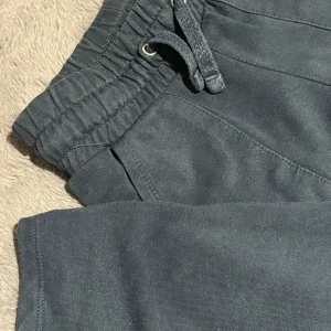 Mörk blåa mjukisbyxor  - säljer pga av att jag tycker att de är lite för korta💕från lager 157