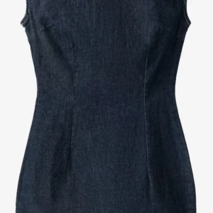 Mörk jeansklänning - Snygg mörk jeansklänning med ärmlös design och figurnära passform. Klänningen är från bherska och har blivit väl omhändertagen