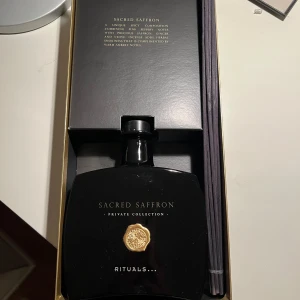 Doftpinnar rituals - Doftpinnar från Rituals helt ny, i doften Sacred Saffron. 