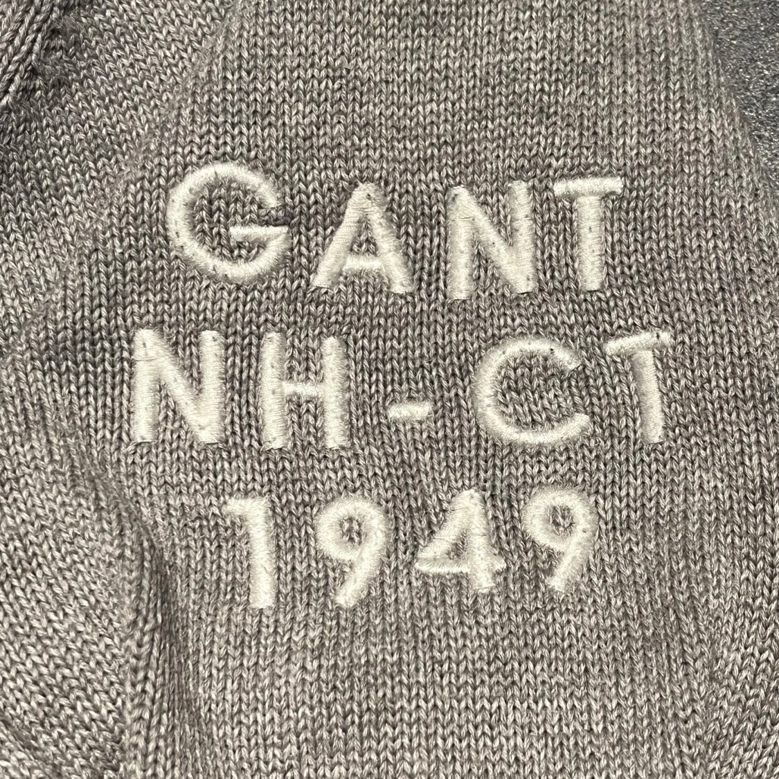 Stickad grå GANT tröja  - 4
