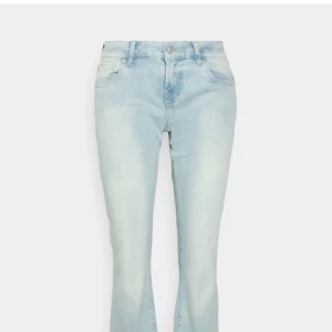 Ljusblå bootcut jeans - Använda men bra skick, de är slutsålda överallt 