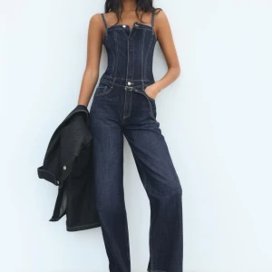 SÖKER i strl S - Söker denna i storlek S. Om någon är intresserad av att byta en S mot min som är i XS går det fint!