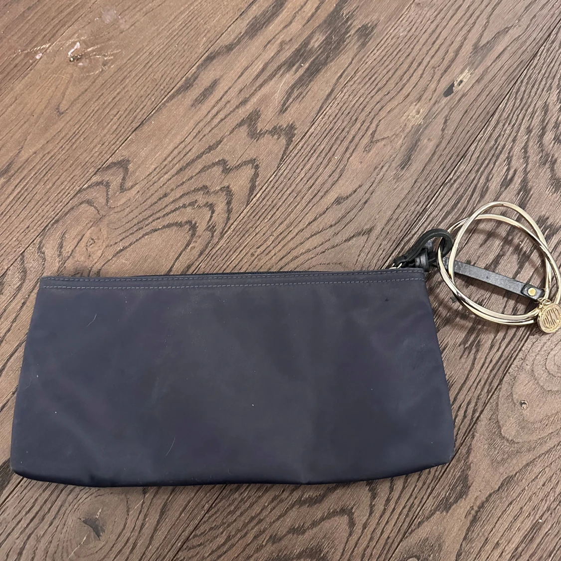 Svart kuvertväska från DKNY