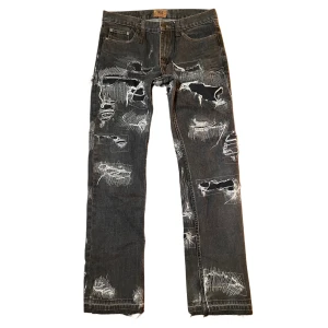 Distressed jeans  - Custom made. Straight fit. 32w ca 33L. DM för mått 