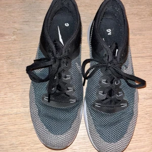 Träningsskor - Nike zoom, ljus undersida för inomhusträning 
