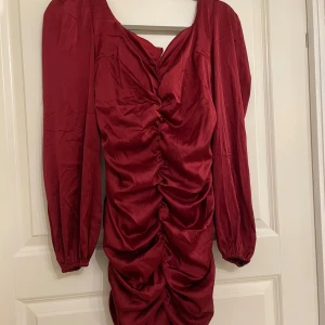 Klänning - Klänning från Nelly. Aldrig använd. Storlek 40