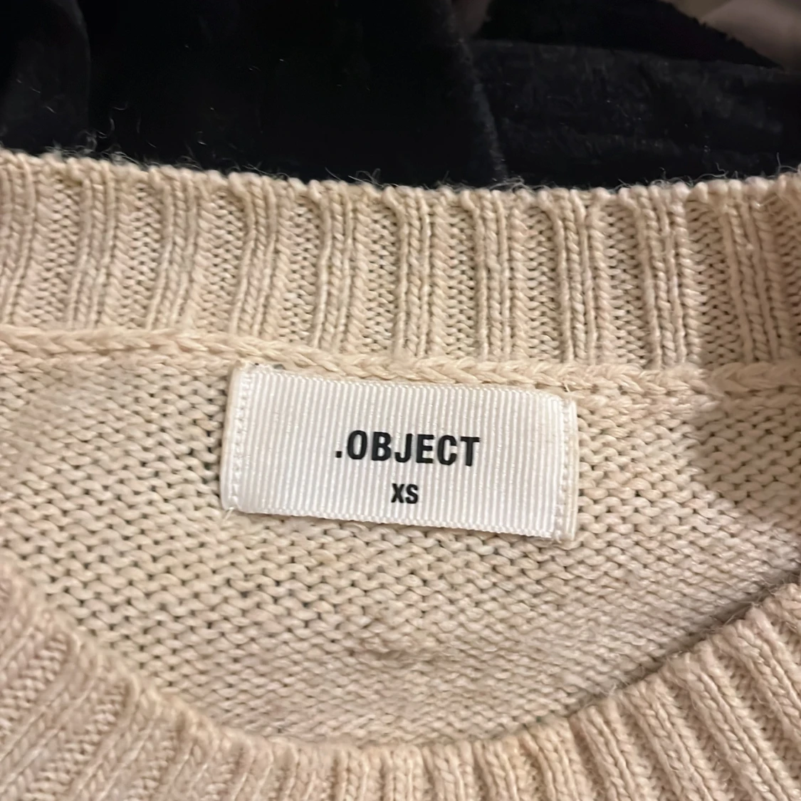 Beige stickad tröja från Object - 90