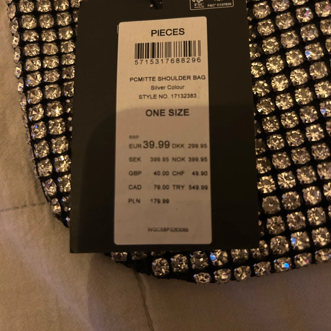 Silverfärgad axelväska från Pieces - 91