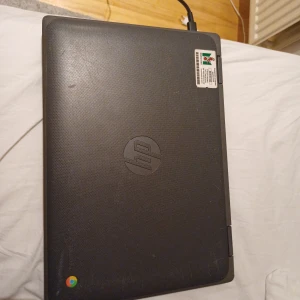 Chromebook - En rätt så ny chrombook, använd i cirka 6 månader för skolan. Säljer nu vidare.