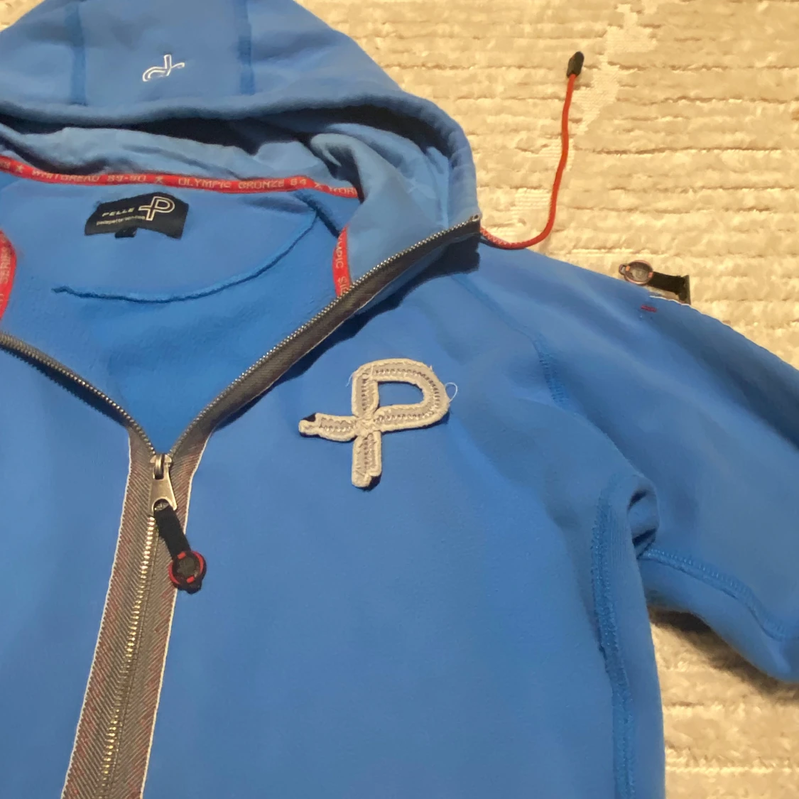 Blå huvtröja från Peak Performance - 92