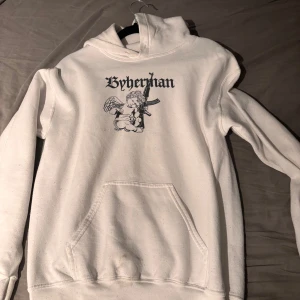 Vit hoodie - Säljer en vit hoodie storlek small fint skick