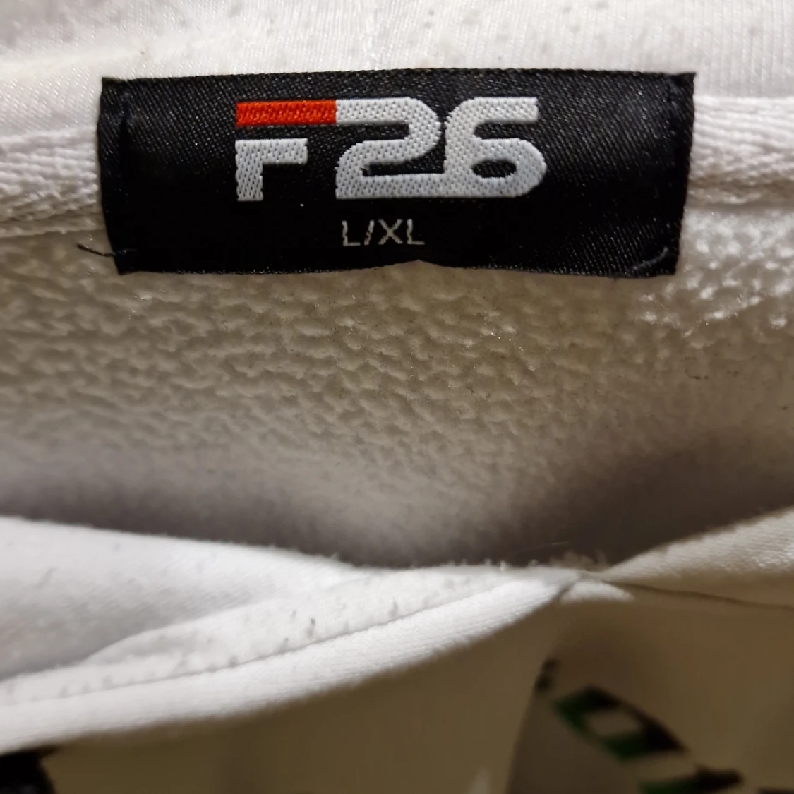 Vit hoodie med flammönster från F26 - 29