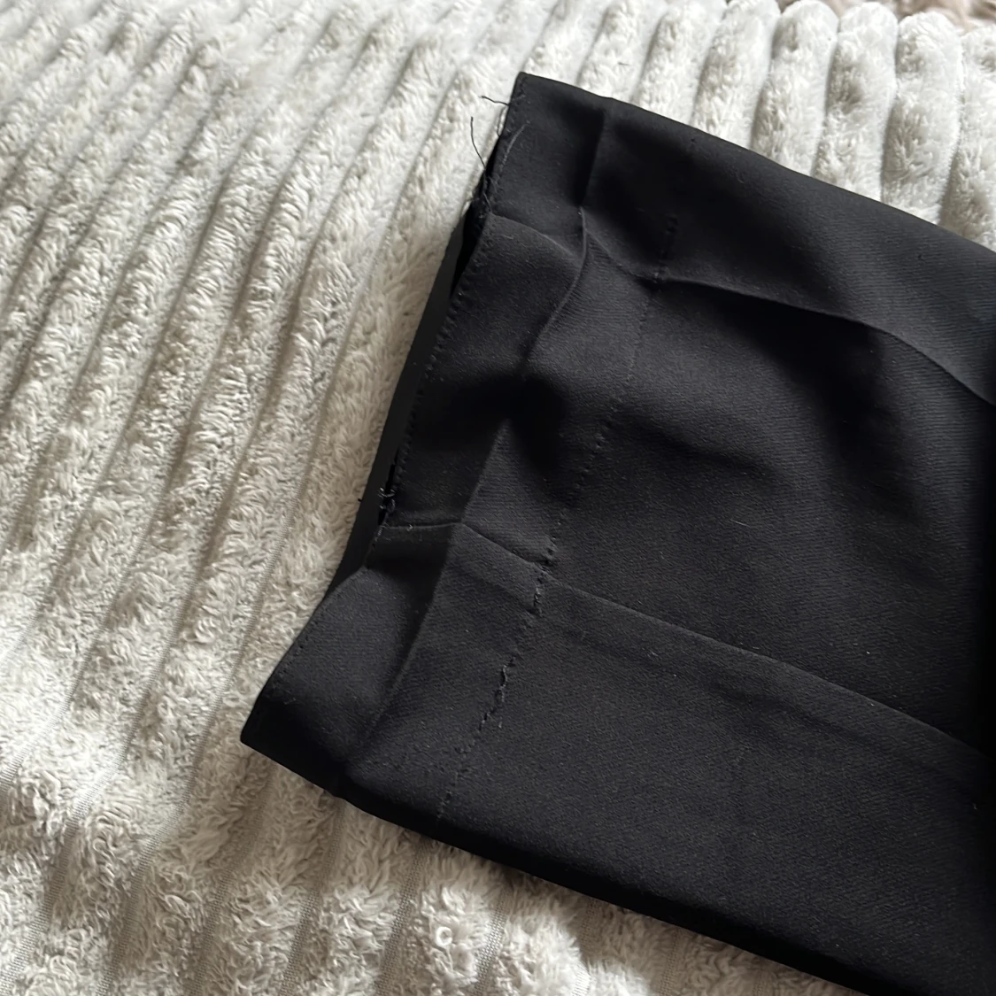 Svarta kostymbyxor från BikBok - 3