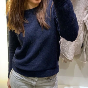 Stickad tröja  - Skön tröja perfekt till våren och sommarkvällar, M men passar även S