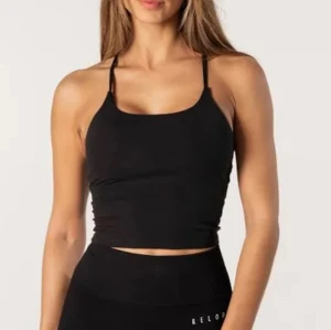 Träningslinne Relode  - Säljer detta super snygga linne från Relode i nyskick! Använd kanske 2-3 gånger! Linnet har även inbyggd bh, så allt sitter på plats😊Inga skador eller tecken på användning!