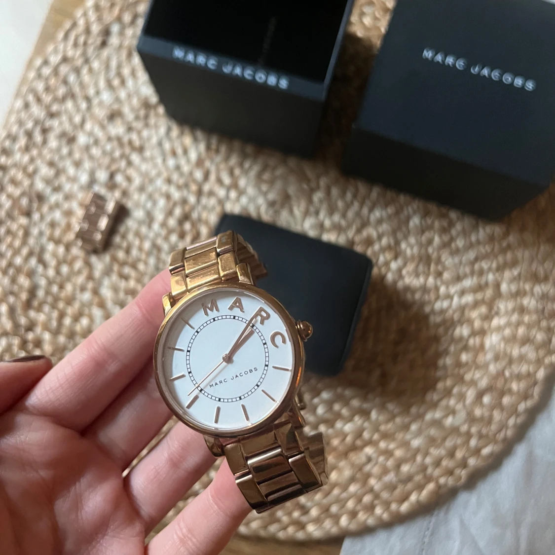 Guldfärgad klocka från Marc Jacobs - 2