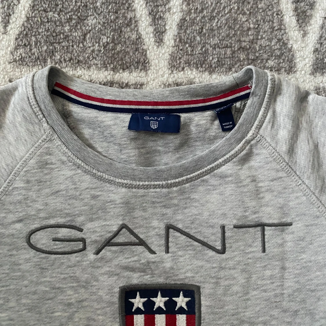 Grå sweatshirt från GANT - 2