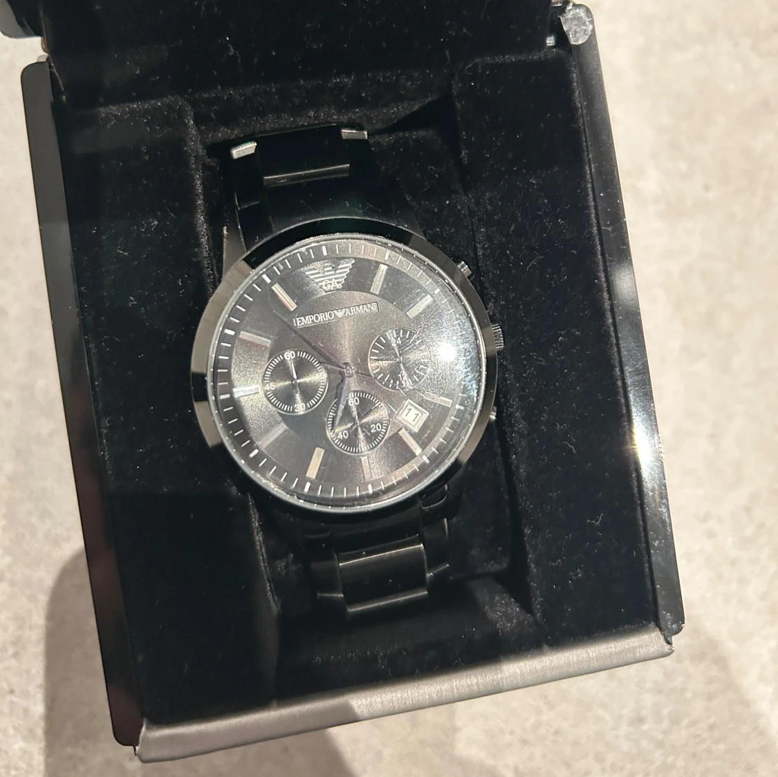 Svart klocka från Emporio Armani - 1