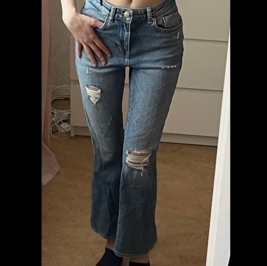 Blå ripped jeans