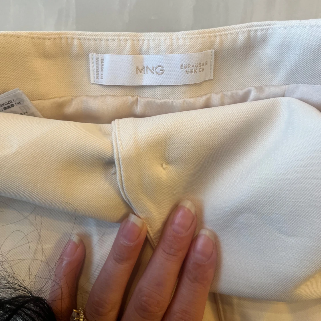 Vit väst från MNG - 1