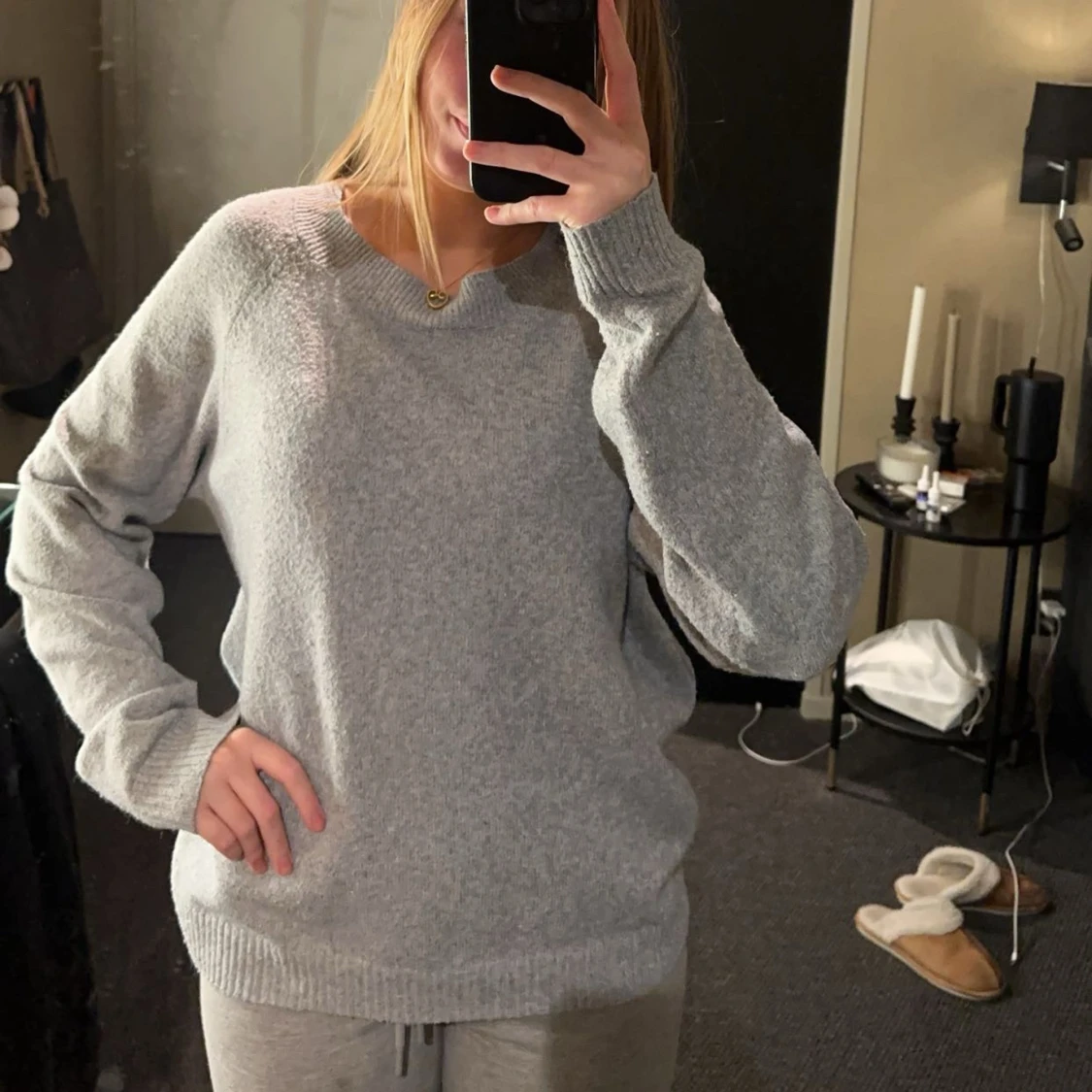 Grå stickad tröja - 1