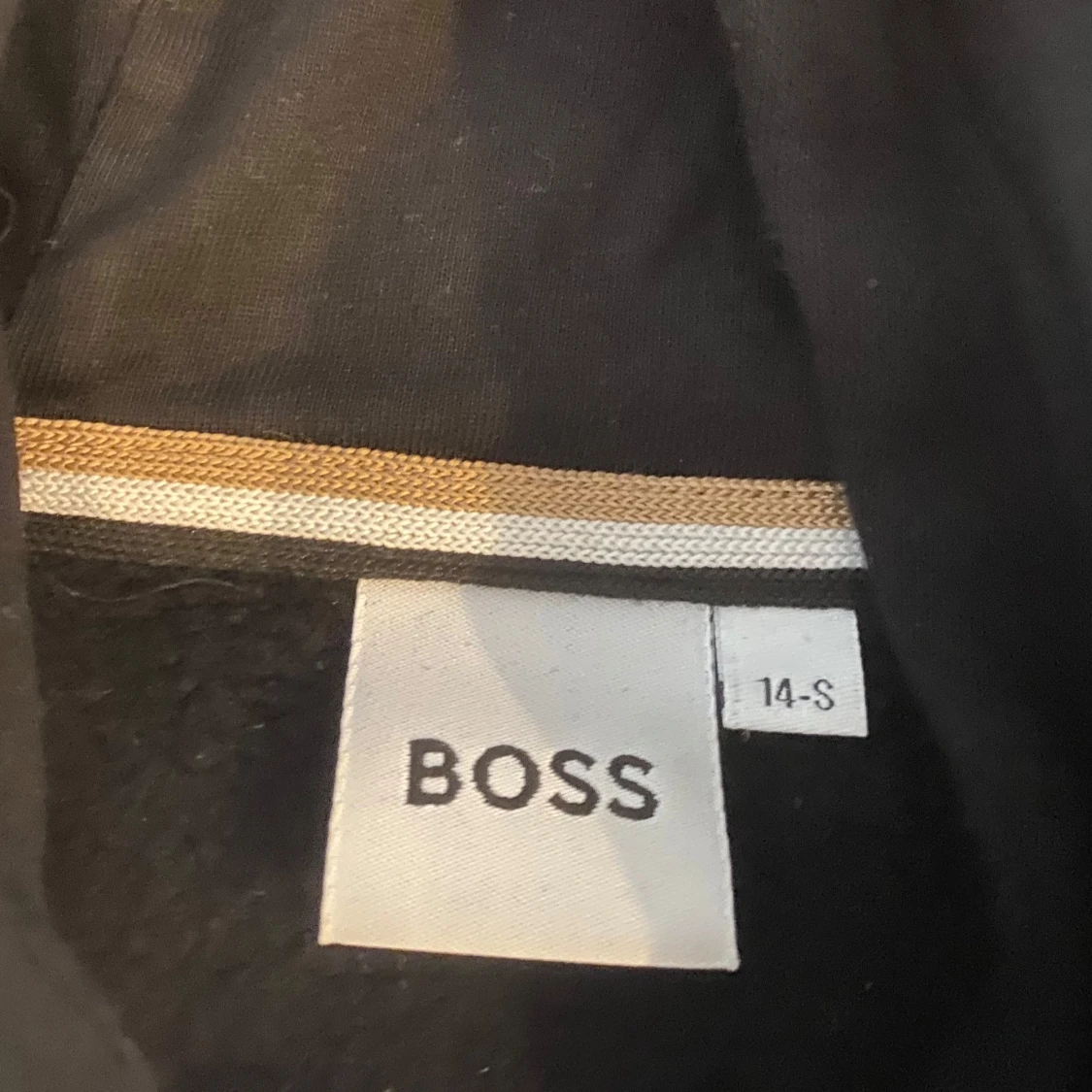 Svart hoodie från BOSS - 2