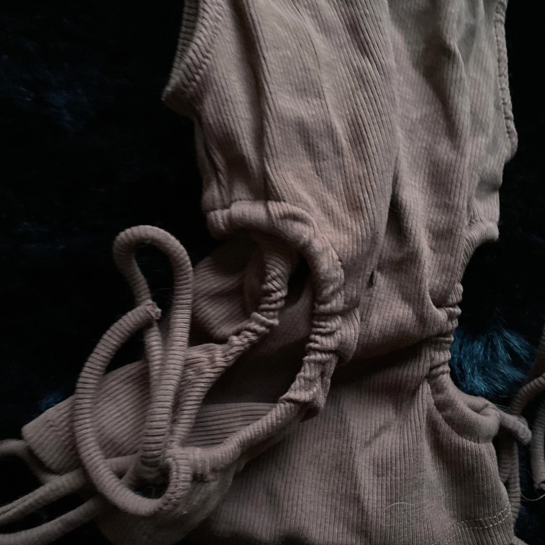 Brun ribbad linnetopp - 1