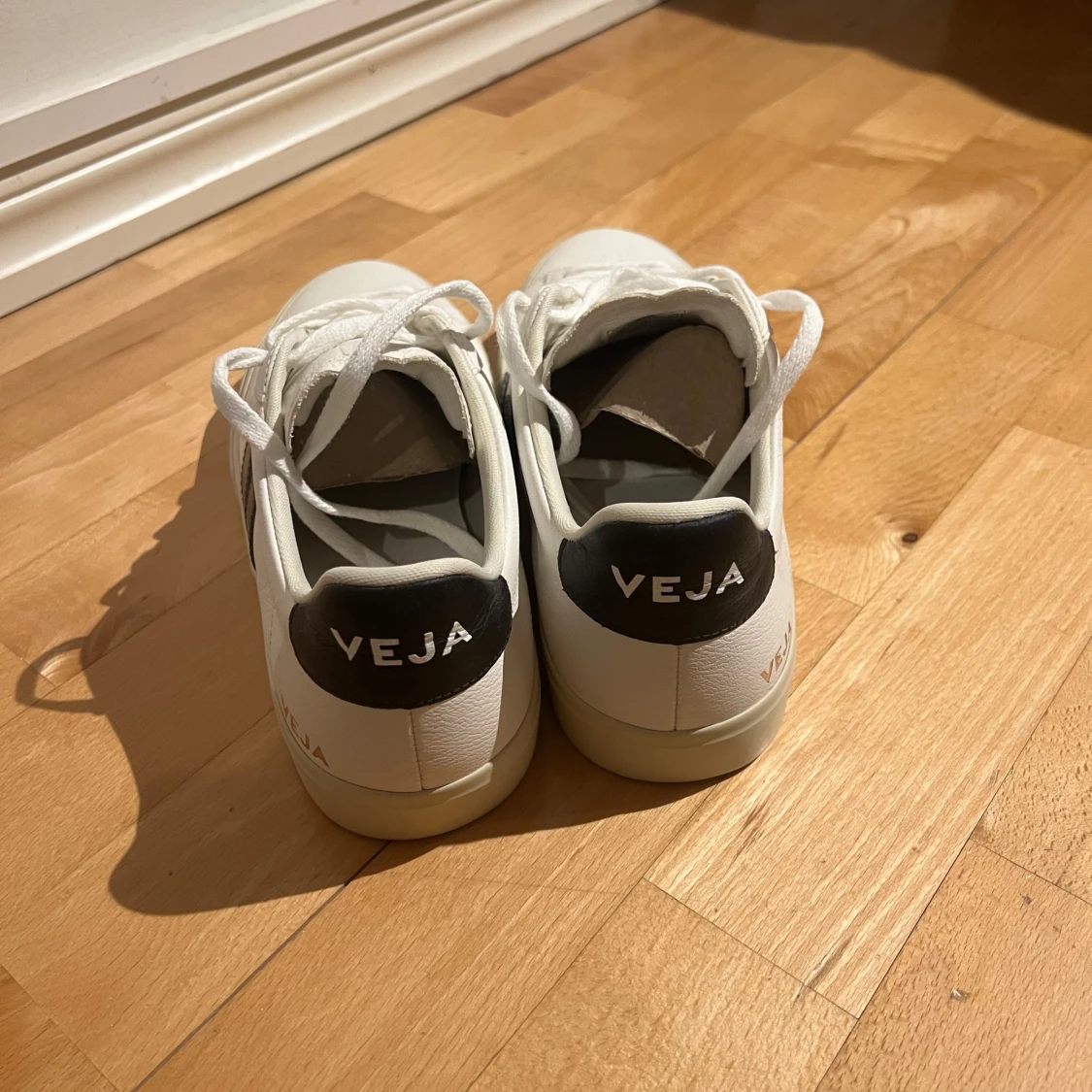 Vita sneakers från Veja - 2