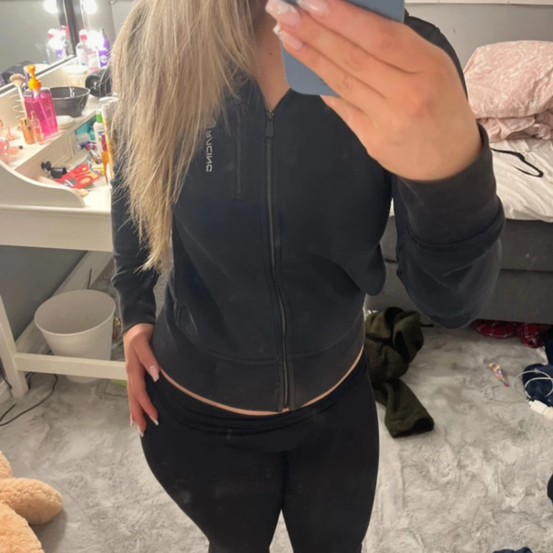 Svart hoodie från Sail Racing