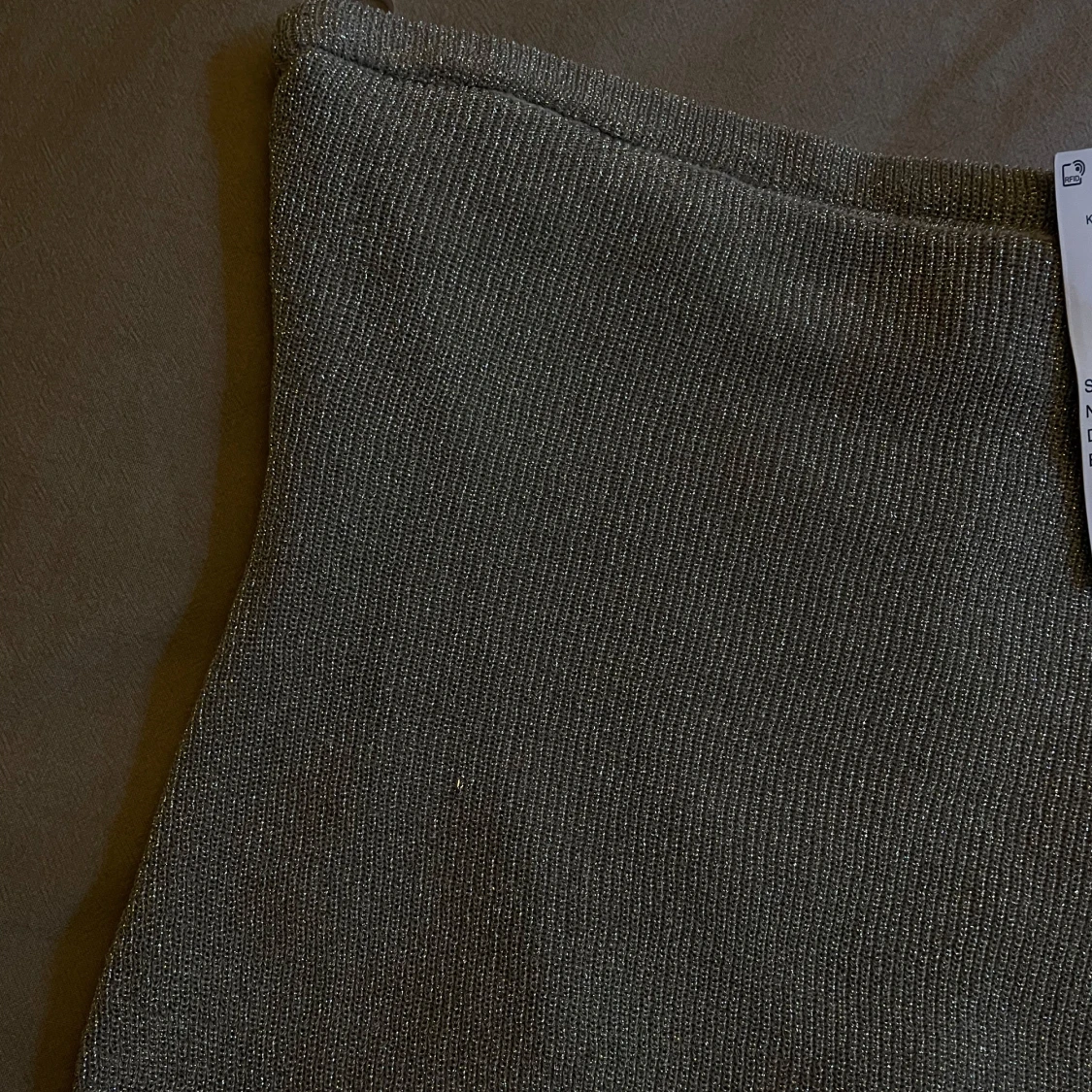 Silverfärgad tubtopp från Gina Tricot - 2