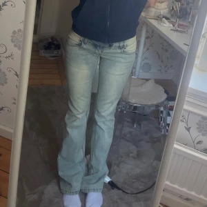 Jaded London jeans ✨ - Skitsnygga jeans från jaded London som tyvärr inte kommer till användning. Stl 26, jag är 170cm för referens 💗 har även flera jeans till salu!