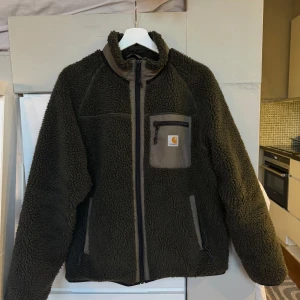 Carhartt fleece jacka grön - Väldigt bra skick! Inte använd mycket.