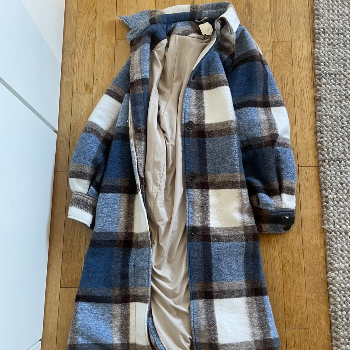 Rutig lång kappa i blå och brun - 2