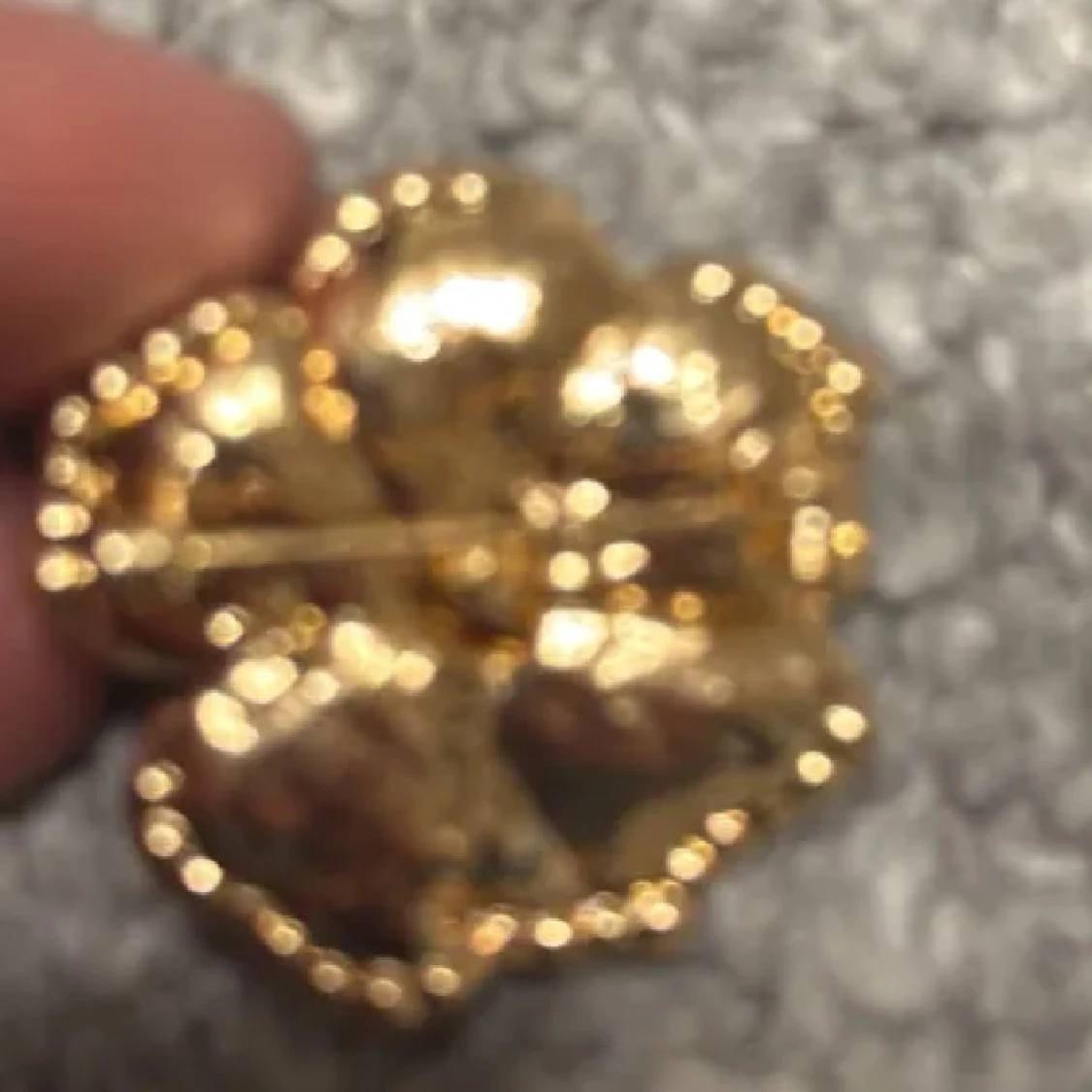 Svart och guld brosch med strass - 1