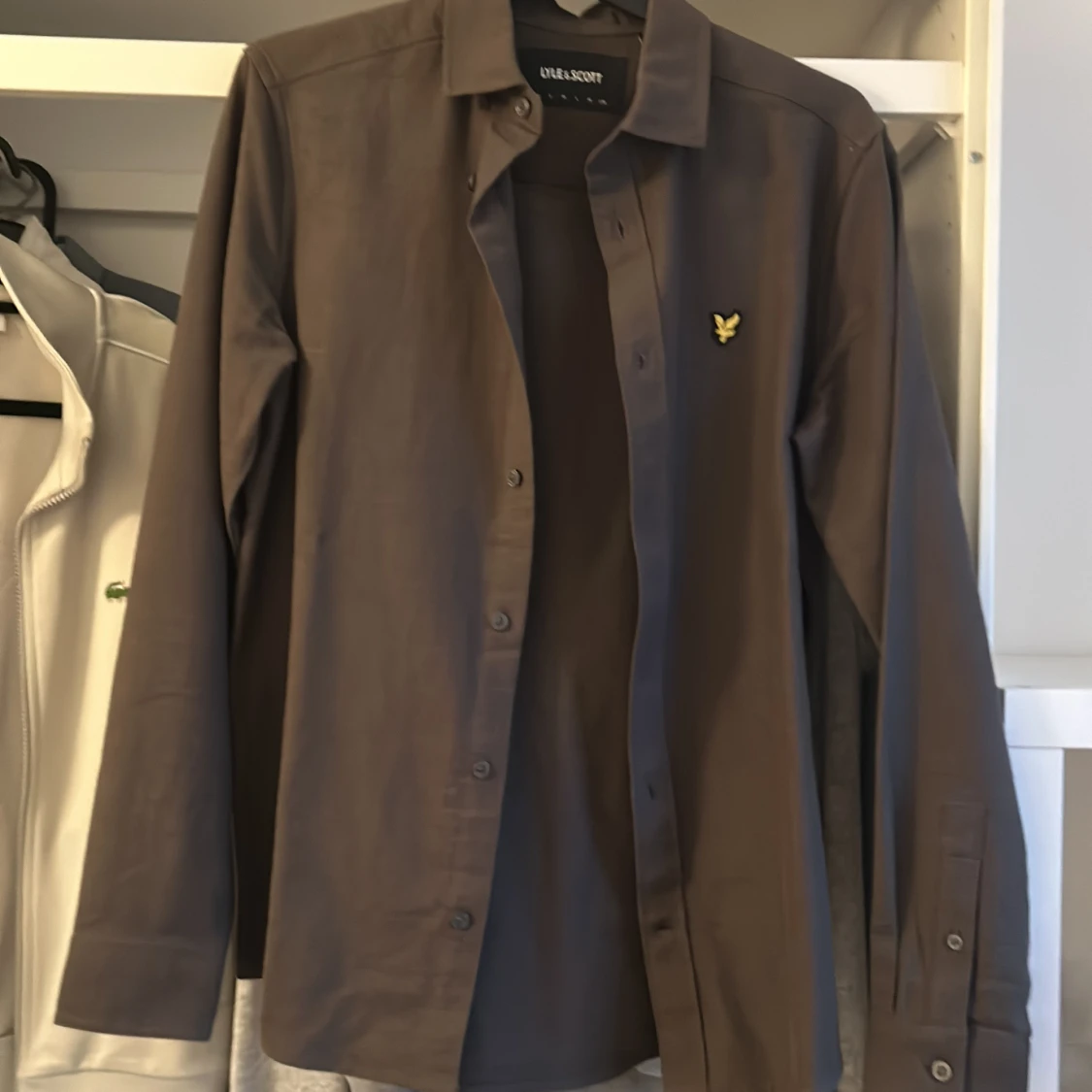 Brun skjorta från Lyle & Scott