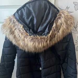 Jacka - Säljer denna jacka. Fint skick. Vid intresse är det bara att höra av sig ❤️