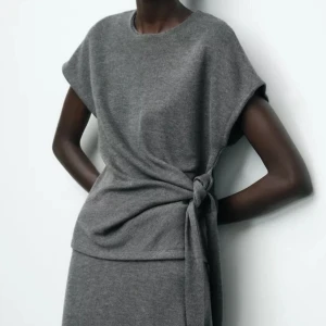 Stickad knyttopp  - Stickad knyttopp från zara!! Storlek S☺️