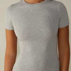 Intimissimi t-shirt - Grå Intimissimi t-shirt. I fint skick i stl M men passar även S.🩷🩷