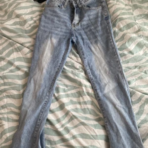  Snygga jeans ifrån SHEIN  -  Jättesnygga jeans ifrån SHEIN jätte jättebra skick borde köpa 