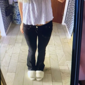 Svarta bootcut lågmidgade jeans - Säljer dessa super fina lågmidgade jeans från Gina tricot💓💓