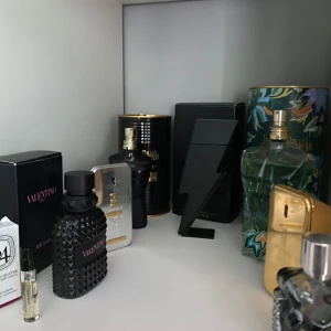 Parfym byte/säljer - Hej! Jag har byter/säljer lite av min parfym kollektion. Kan sälja samples 3, 5 och 10 ml om det önskas! Jag kan vara intresserad i att köpa flera parfymer så kom med erbjudanden! Skriv vid minsta lilla fråga 😊