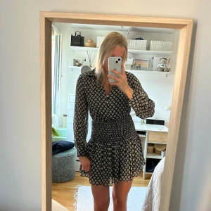 Fest-klänning från zara - Mycket fint skick!