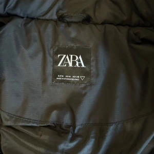 Zara väst - En fin svart basic Zara väst som passar perfekt till hösten 