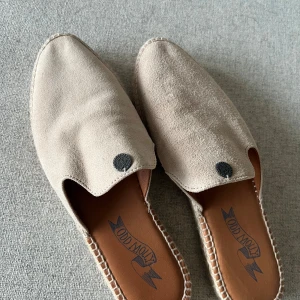 Odd Molly espadrillos  - Odd Molly sandaler/ espadrillos☀️☁️ Innersula i skin och mocka utanpå <3 Storlek 38 !
