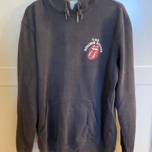 Hoodie - Säljer en fin hoodie som tyvärr inte kommer till användning för mig längre.