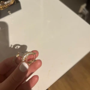 Tre jätte fina örhängen!  - Örhängen som aldrig kommit till användning! Går att köpa alla tre eller styck 
