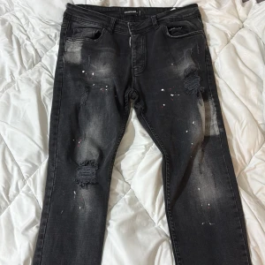 dsquared2 jeans - Säljer mina dsquared2 jeans pågrund av att de inte passar mig, storlek 36. 
